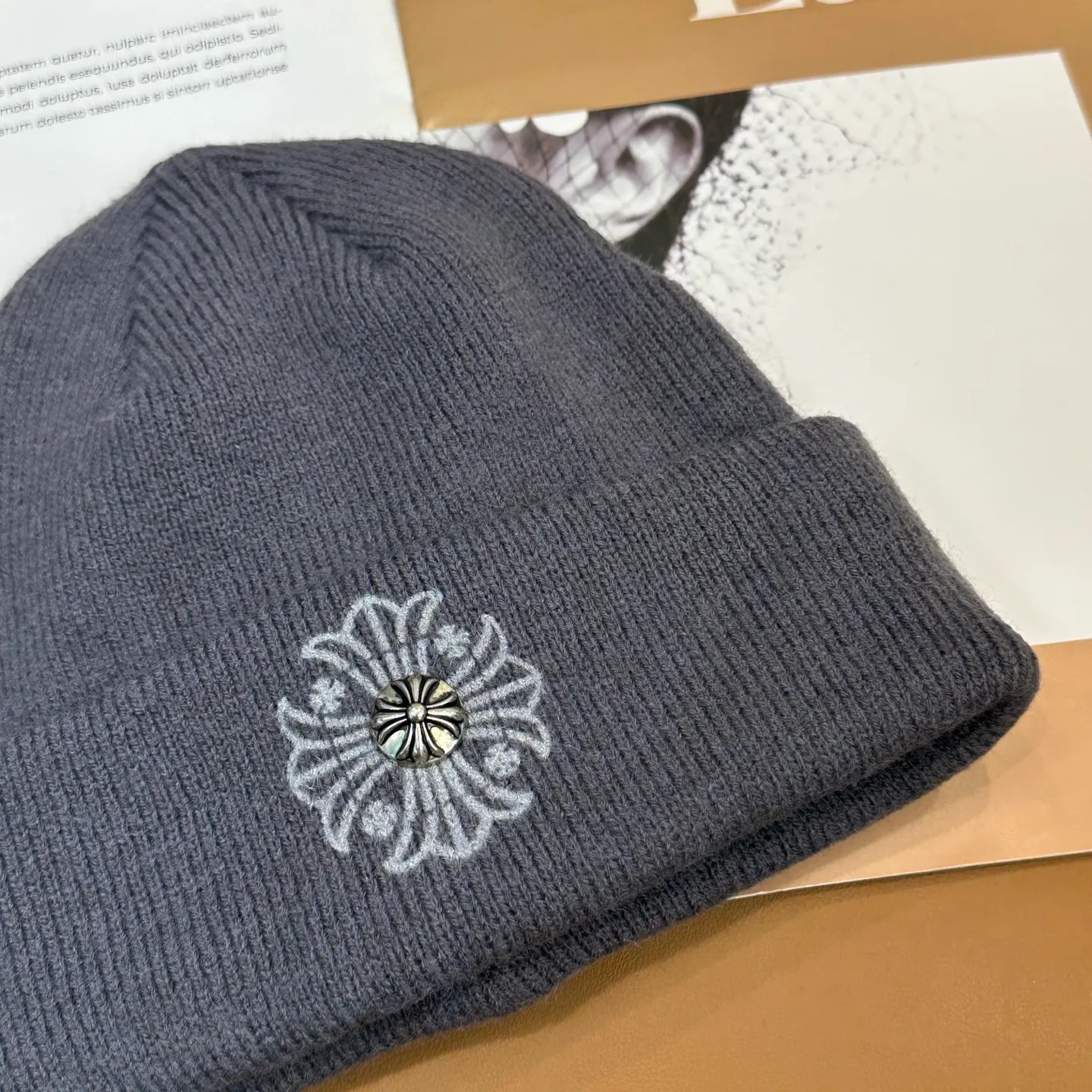 P66 🤍Chrome hearts new autumn and winter embroidered cross knitted hat🧶 One of the must-have hats in autumn and winter~ It really looks good on whoever wears it~, it is also a perfect match in black and white and gray in autumn~